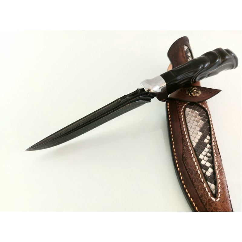 Ръчно направен ловен нож,с метален гард,от японска дамаска стомана с VG 10 сърцевина
