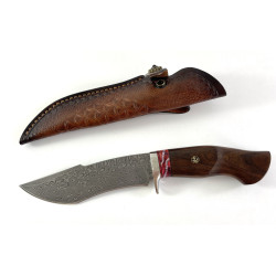 Ръчно направен ловен нож от кована дамаска стомана с дръжка от махагоново дърво