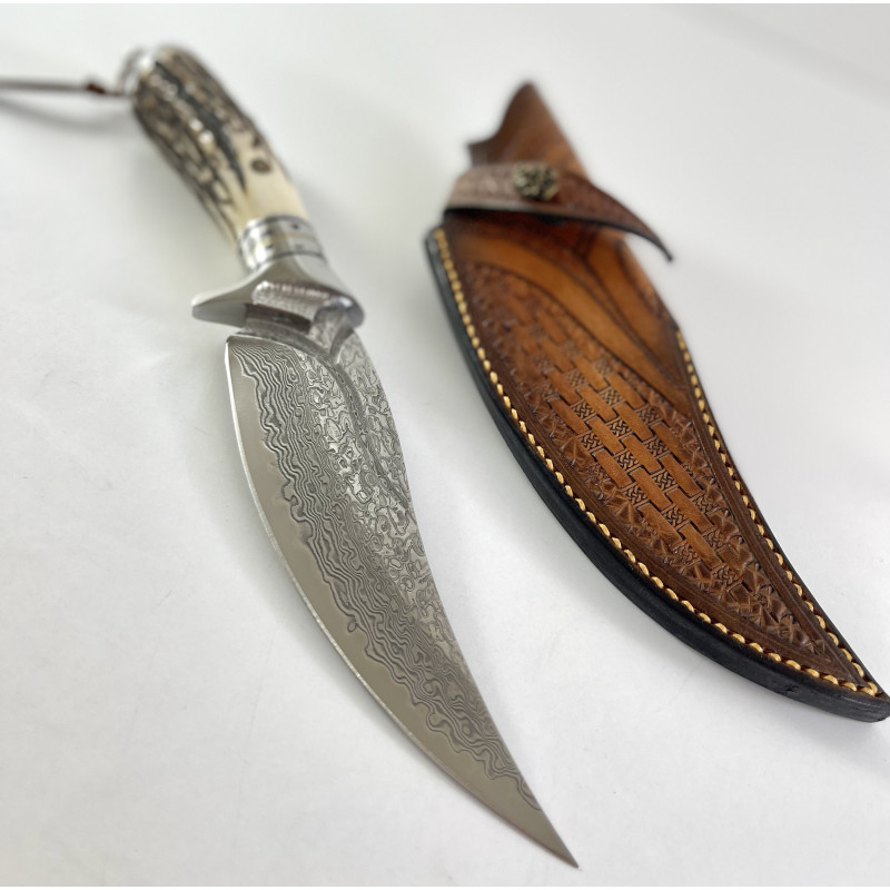 Ръчно направен ловен нож от японска дамаска стомана,дръжка от еленов рог