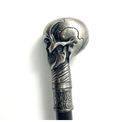 Елегантен бастун с метална дръжка форма на Череп и вграден кинжал 40 см