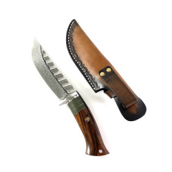 Ръчно направен ловен нож от Damask steel дръжка от червен дъб и цветен кориан