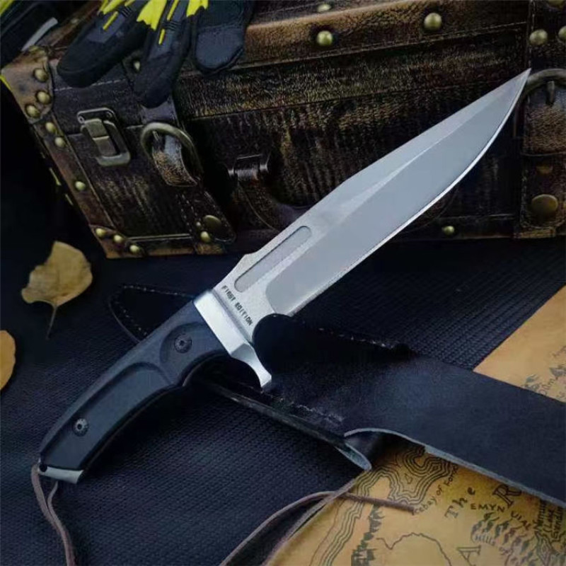 Детайл на острието и канията с надпис RAMBO – First Blood Ловен нож Rambo First Blood с черна дръжка и остър връх