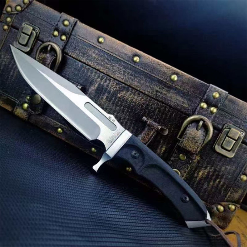 Детайл на острието и канията с надпис RAMBO – First Blood Ловен нож Rambo First Blood с черна дръжка и остър връх