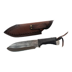 Ръчно направен кован ловен нож с кожена кания от цяло парче стомана