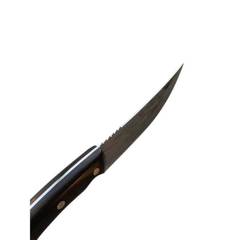 Уникалност и красота Ръчно кован нож с фултанг конструкция, извито острие, азиатски модел и абаносова дръжка