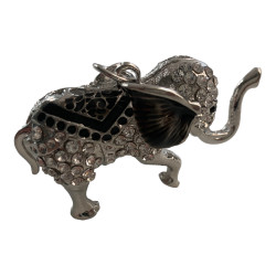 Символ на късмет и елегантност: Метален ключодържател с кристали и слонче в дамски стил