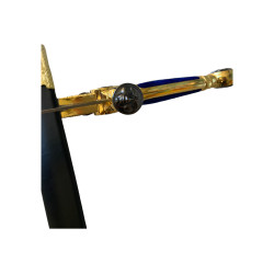 Церемониален меч с декоративни златни орнаменти и позлатен кинжал