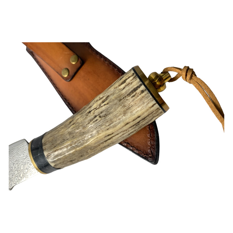 Ловен нож  дамаска стомана и дръжка от еленов рог, съпроводен с ръчно изработена кожена кания