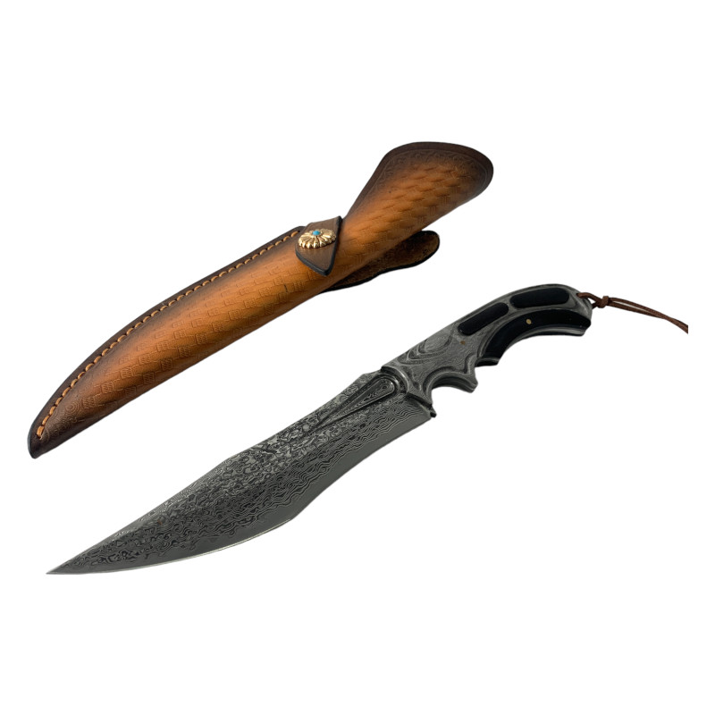 Луксозен ловджийски нож с дамаско острие и изящен калъф