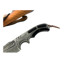 Луксозен ловджийски нож с дамаско острие и изящен калъф