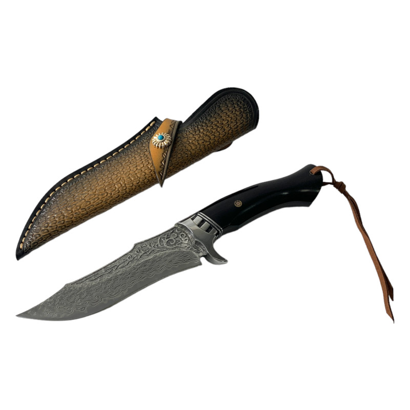 Ловен нож с дамаска стомана и украсен кожен калъф