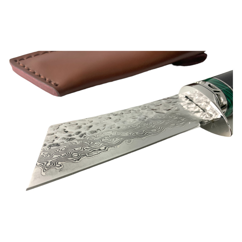 Качествен ловен нож с острие от дамаска стомана и елегантен кожен калъф