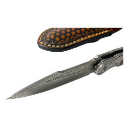 Дизайнерски сгъваем нож с дамаска стомана и орнаментиран кожен калъф