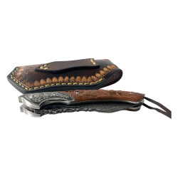 Луксозен сгъваем нож с дамаска стомана и ръчно изработен кожен калъф с украшения