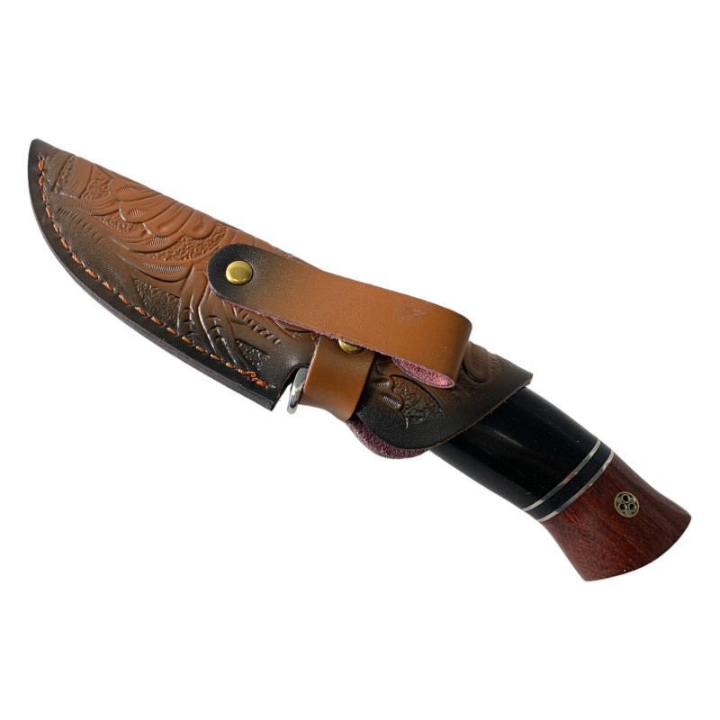 Ръчно изработен ловен нож с дамаска стомана и уникален кожен калъф