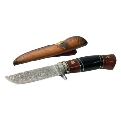 Ръчно изработен ловен нож с дамаска стомана и уникален кожен калъф
