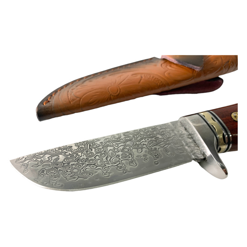 Ръчно изработен ловен нож с дамаска стомана и уникален кожен калъф