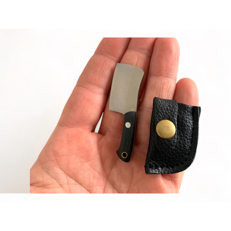Компактен Миниатюрен джобен нож модел сатър със стилен кожен калъф