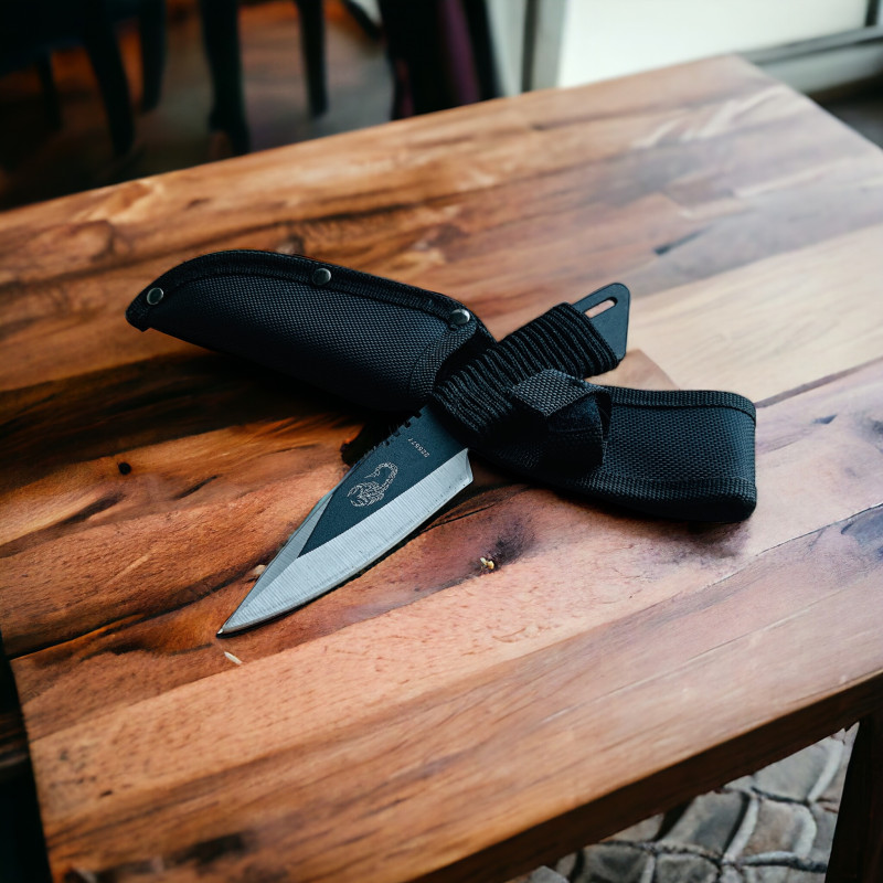 Мултифункционален Нож за Оцеляване - Идеален за Лов и Приключения в Планината