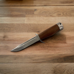 Ловен Нож "Алигатор" - Съвършенство от Руска Стомана и Естествено Дърво