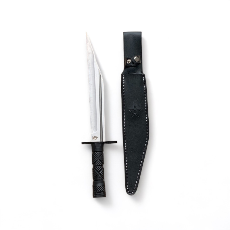 Съвременен Ловен Нож с Футуристичен Дизайн и Косо Острие