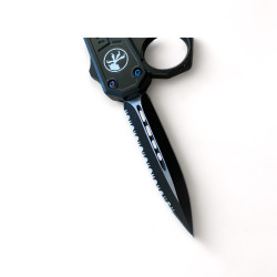 Мултифункционален Тактически Нож с Автоматично Отваряне и Боксови Пръсти