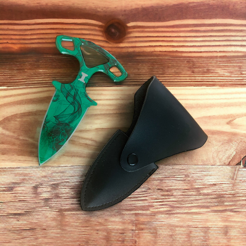 Уникален нож с вълнообразен дизайн и черен кожен калъф