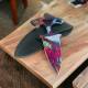 Артистичен нож с цветен абстрактен дизайн и кожен калъф