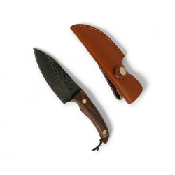 Ръчно изработен ловен нож с дървена дръжка и метални акценти Ръчно изработен ловен нож с дървена дръжка и метални акценти