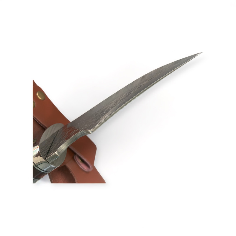 Ловен нож с дамаска стомана и ориенталски дизайн в кожен калъф