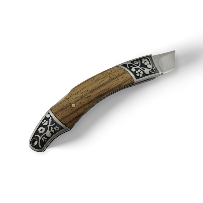 Джобен нож с дървена ръкохватка и метални орнаменти