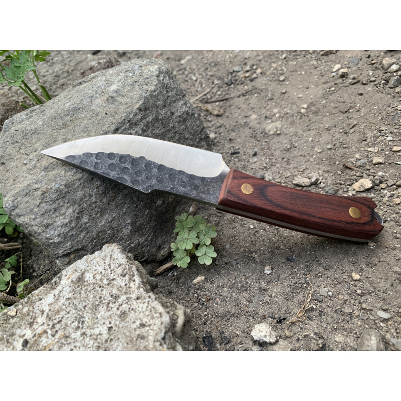 Ловен нож Knives FB1764G с фиксирано острие и дървена дръжка