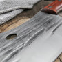 Острието на сатъра с характерна текстура и отвор Японски сатър „Blacksmith Fury“ с кована повърхност