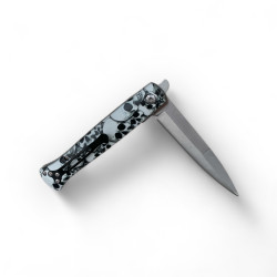 Сгъваем нож с дизайн на черепи – за колекционери и ентусиасти