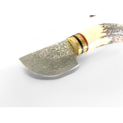 Ръчно изработено ловно ножче с дръжка от еленов рог и дамаска стомана