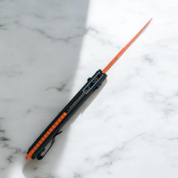 Сгъваем нож с карбонова дръжка и оранжево острие – 20,7 см