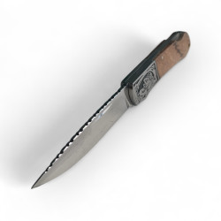 Сгъваем ловен нож с дървена дръжка и декоративни елементи