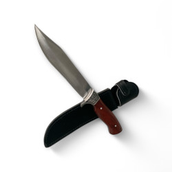 Ловен нож за открито – 420HC стомана, дървена дръжка и кожена кания