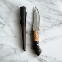 Ловен нож 65X13 с дървена дръжка и гравирано острие – 26 см
