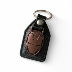 Кожен ключодържател с червена метална маска на Iron Man