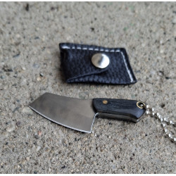 Мини сатър тип ключодържател с черна дръжка и кания – практичен аксесоар с професионална визия