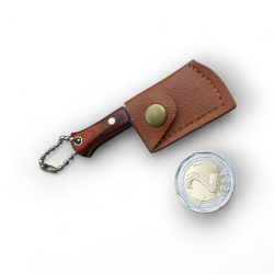 Мини сатър с дървена дръжка и кожена кания – ключодържател