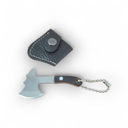 Мини брадвичка с дървена дръжка и кожена кания – ключодържател