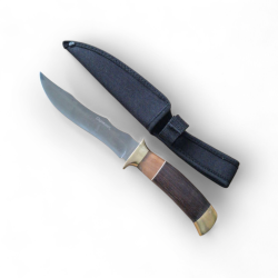 Ловен нож с извито острие и дървена дръжка с месингов гард – 27 см