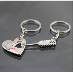 Комплект ключодържатели – Сърце и стрела от метал : Уловена любов 