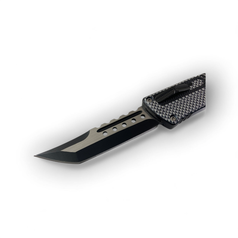 Carbon Edge – автоматичен нож в отворено положение с изглед към ръкохватката Нож в затворено състояние – карбонова текстура и клипс