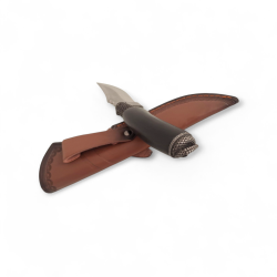 Ловен нож с дръжка „Гърмяща змия“ и кожена кания – стил и прецизност в едно