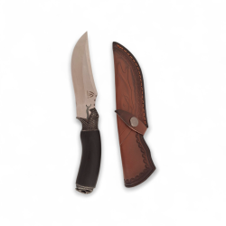 Ловен нож с дръжка „Гърмяща змия“ и кожена кания – стил и прецизност в едно