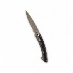 Сгъваем нож „Angel Wing“ – елегантен дизайн с гравирано острие и здрава конструкция