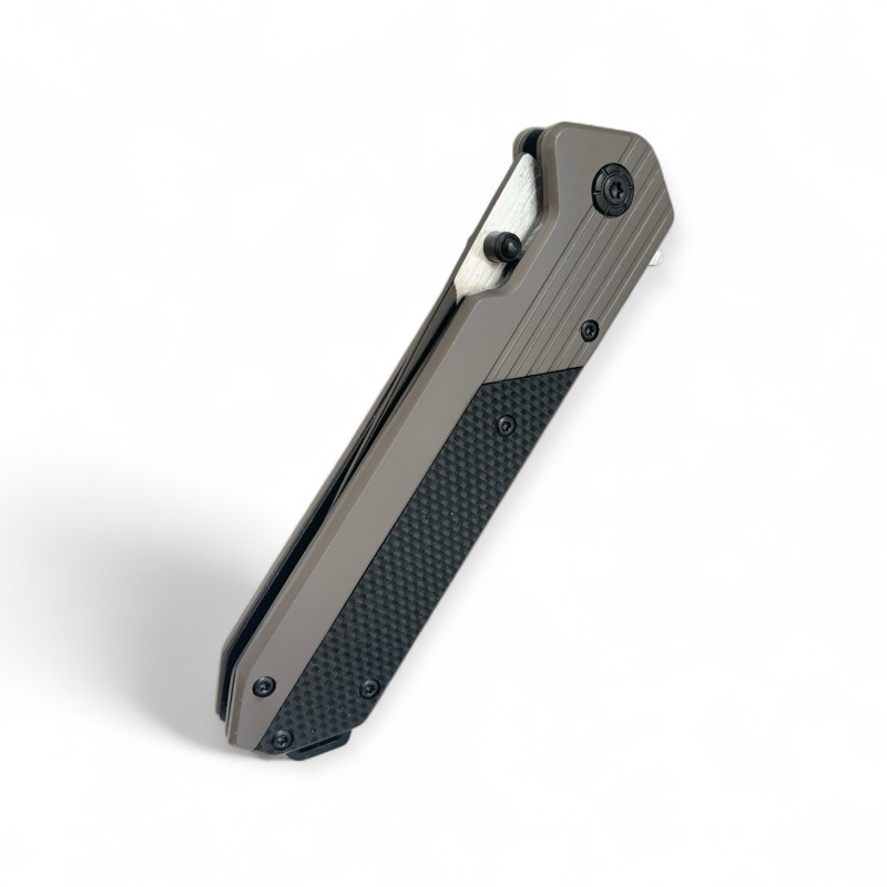 Сгъваем нож Browning Urban Edge в разгънато състояние с черно острие Изглед на ножа Browning от страната на клипса и блокировката